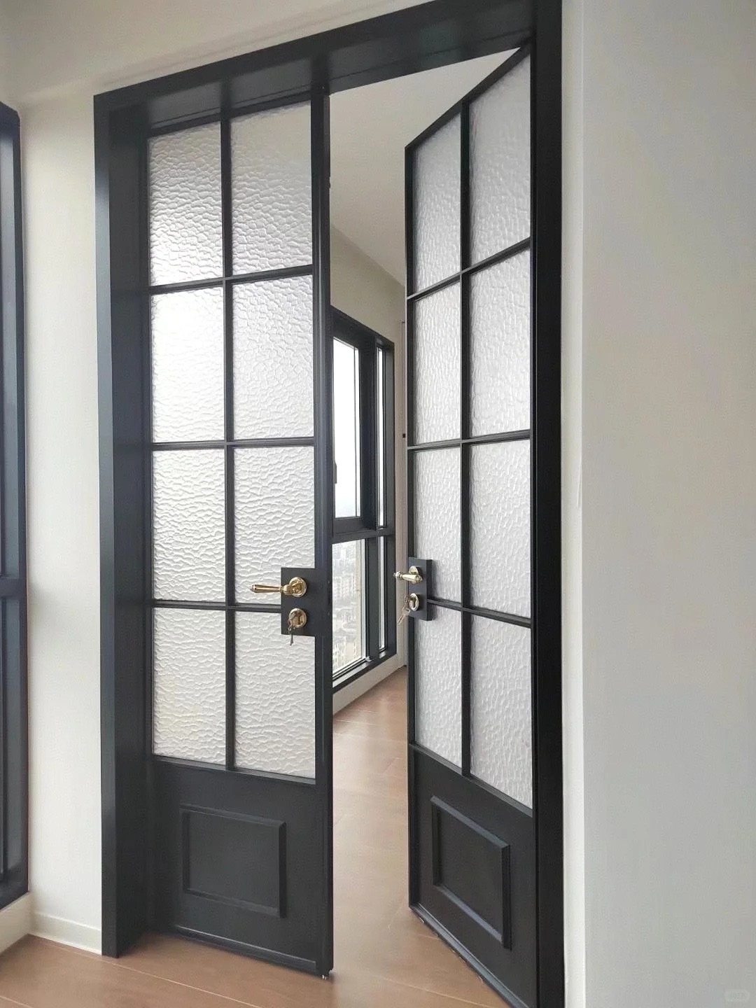 Swing Door 01